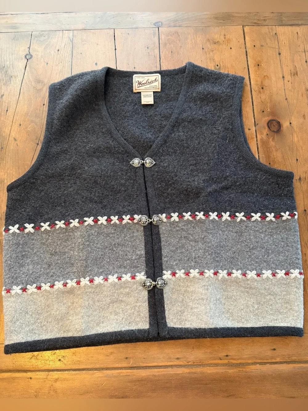 Woolrich Women's Medium Dark Gray Knit Sweater with Cream Label